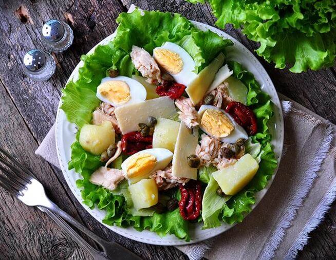 Canned tuna salad in a low carb diet