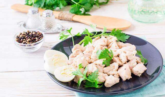 Slow-cooked chicken fillet - nutritious dinner on a low-carb diet